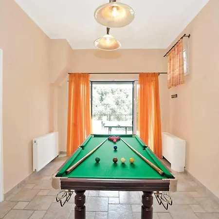 Sleeps 6 Air Con Wifi * Gimari