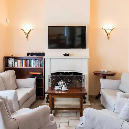 Villa Sleeps 6 Air Con Wifi *