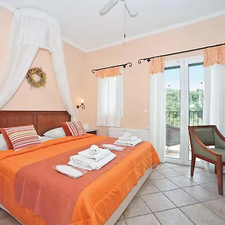 Villa Sleeps 6 Air Con Wifi *