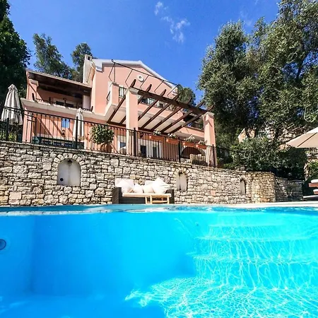 Sleeps 6 Air Con Wifi Villa